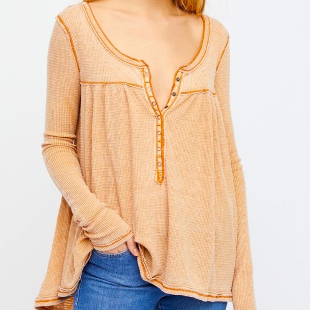 🔥We the free small thermal brown tan long sleeve Kia Henley